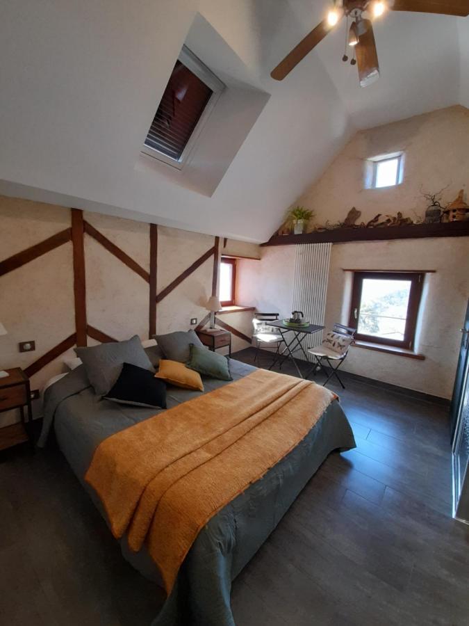 Les Hotes Du Lac, Chambres Et Tables D'Hotes Mandailles  Buitenkant foto