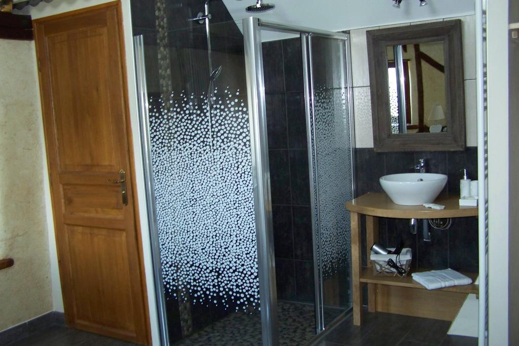 Les Hotes Du Lac, Chambres Et Tables D'Hotes Mandailles  Kamer foto